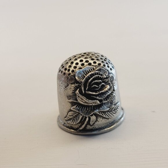 Lot of 4 Collector's Pewter Thimbles - Picture 5 of 5